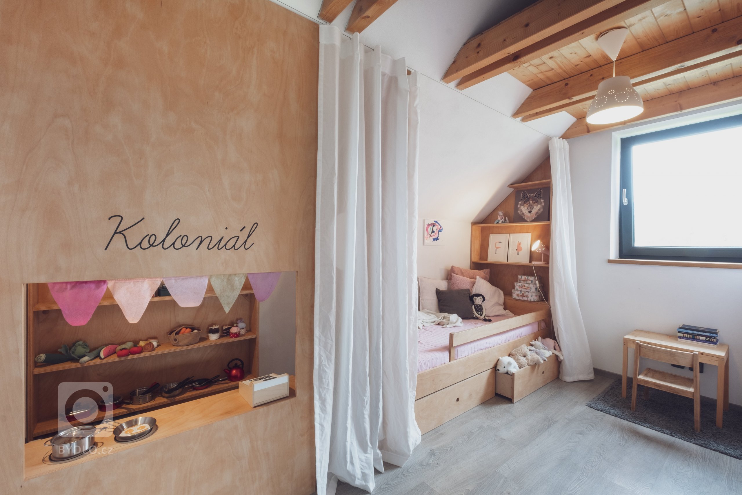 Malý, ale šikovný.

Rodinný dům pro mladou rodinu pod Kletí, je jedna z&nbsp;prvních realizací, na kterou rádi vzpomínáme. Úsporná kompozice dispozic, na…