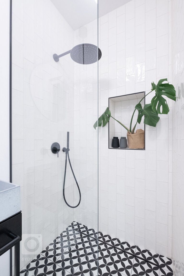 add picture to album