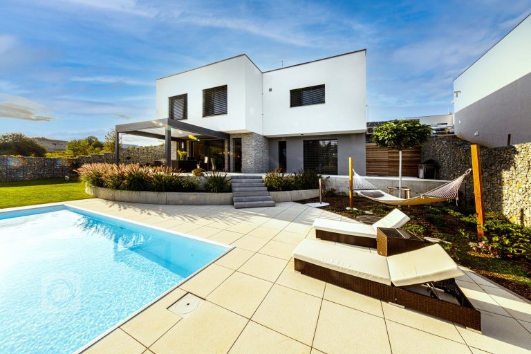 add picture to album