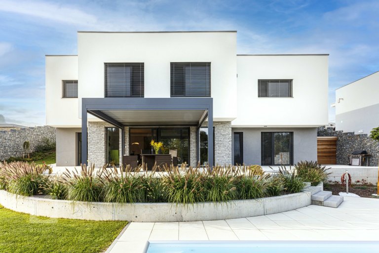 add picture to album