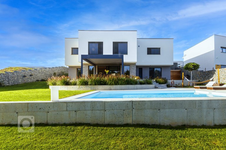 add picture to album