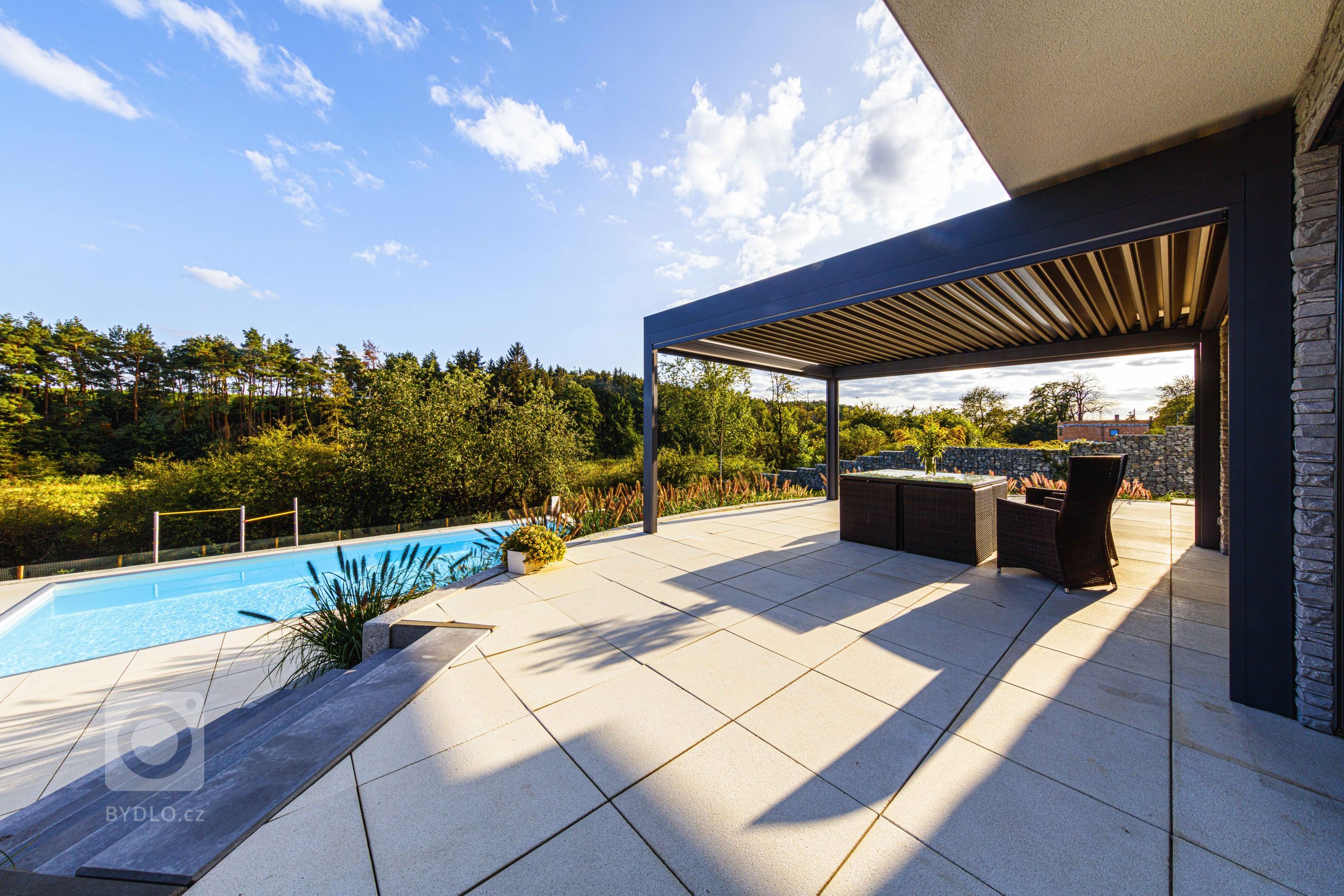 Pasivní Vila dům v Podolance je výsledkem&nbsp;dlouhodobé a pečlivé spolupráce&nbsp;náročného investora a našeho ateliéru. Výsledkem je&nbsp;maximálně…