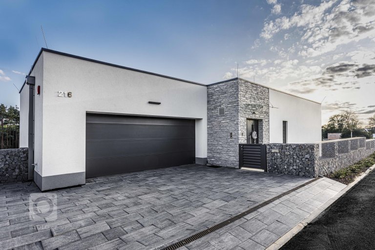 add picture to album