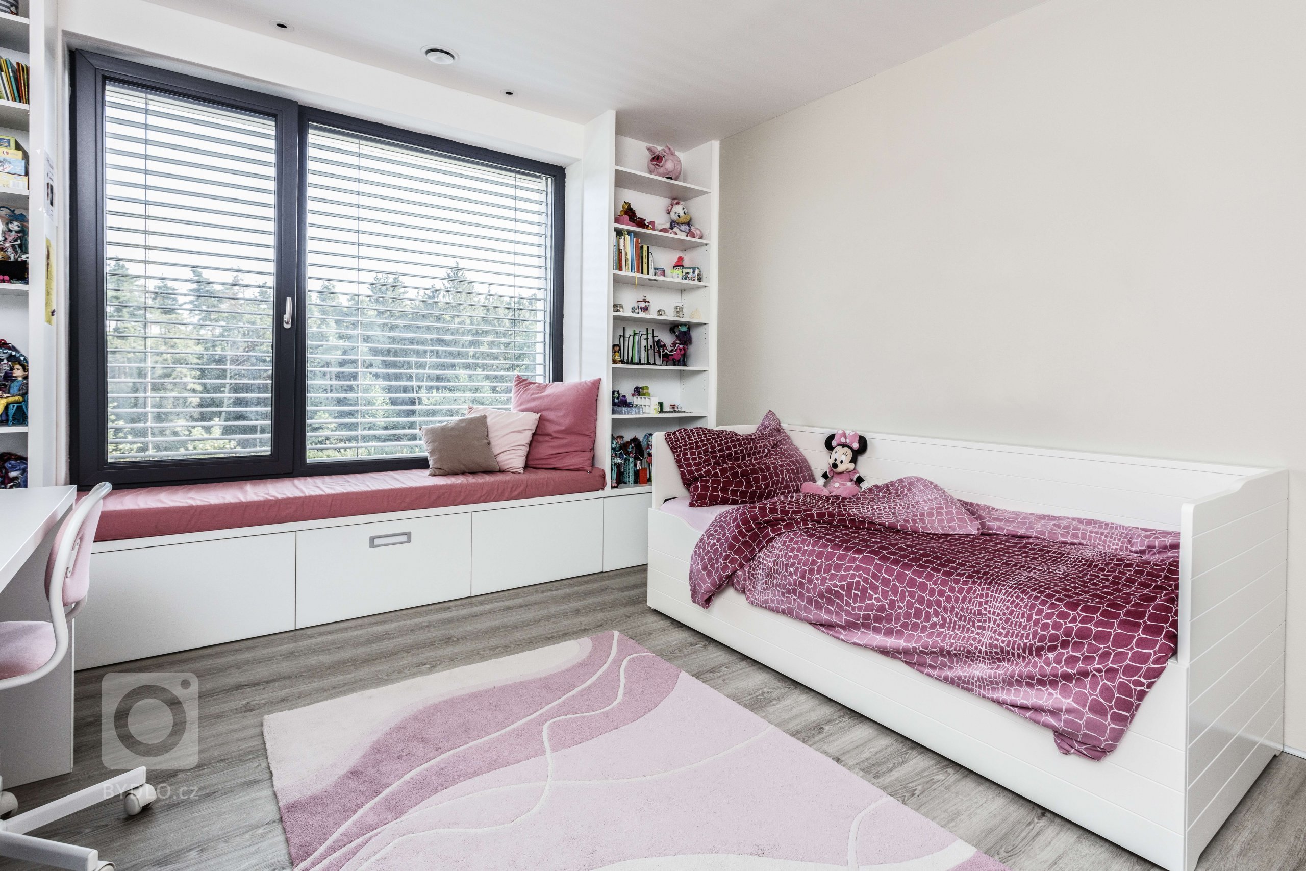 Pasivní Vila dům v Podolance je výsledkem&nbsp;dlouhodobé a pečlivé spolupráce&nbsp;náročného investora a našeho ateliéru. Výsledkem je&nbsp;maximálně…