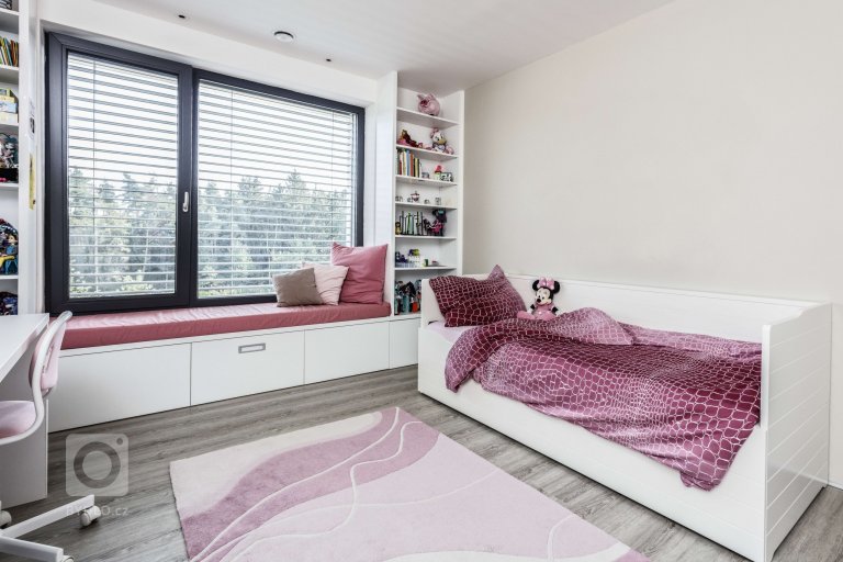 add picture to album