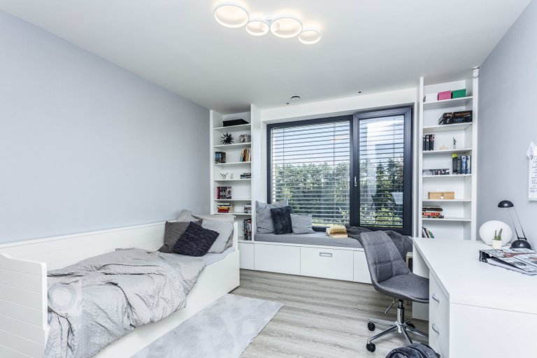 add picture to album