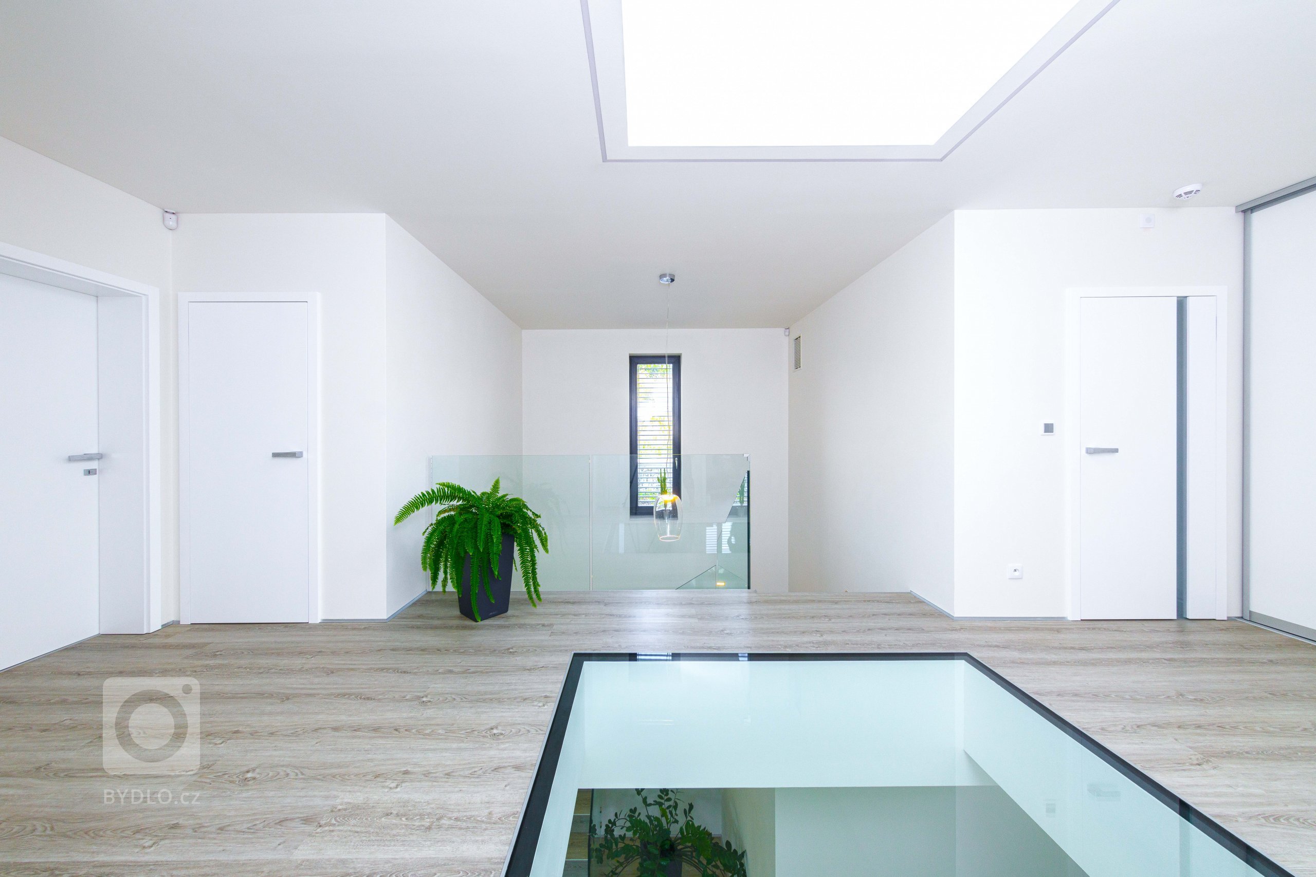 Pasivní Vila dům v Podolance je výsledkem&nbsp;dlouhodobé a pečlivé spolupráce&nbsp;náročného investora a našeho ateliéru. Výsledkem je&nbsp;maximálně…