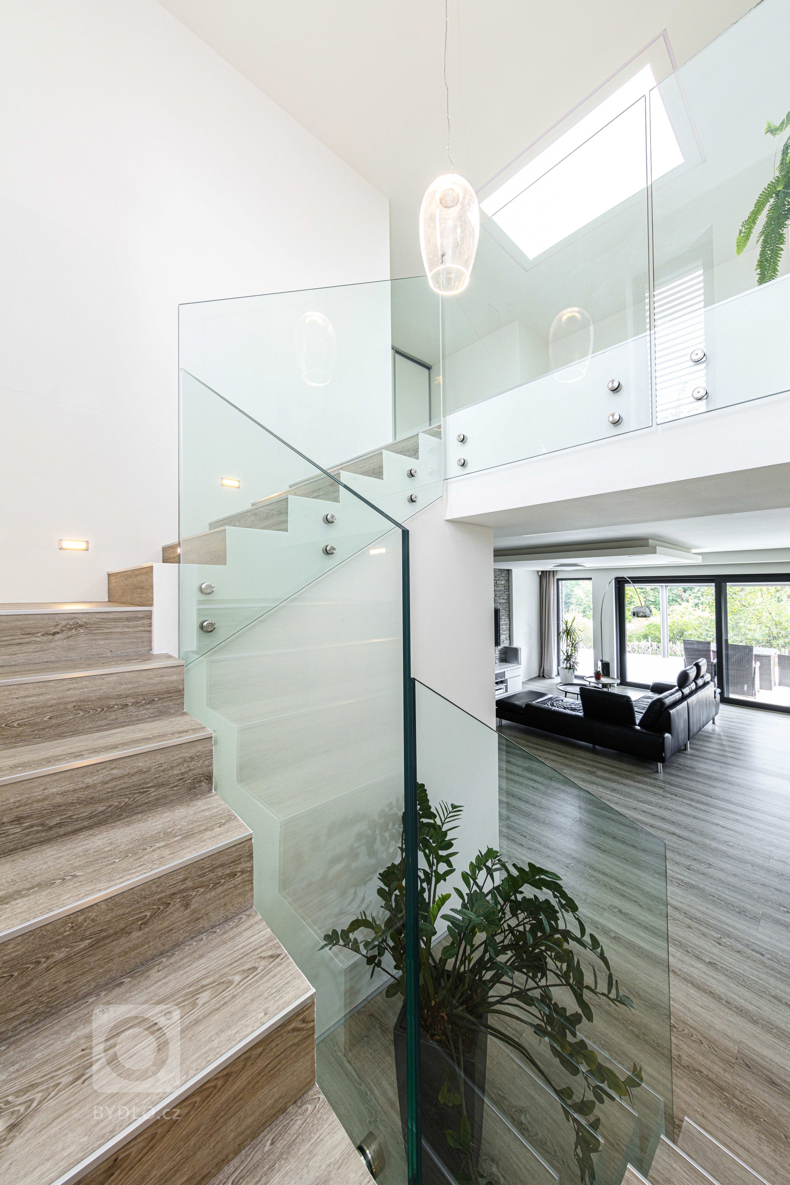 Pasivní Vila dům v Podolance je výsledkem&nbsp;dlouhodobé a pečlivé spolupráce&nbsp;náročného investora a našeho ateliéru. Výsledkem je&nbsp;maximálně…