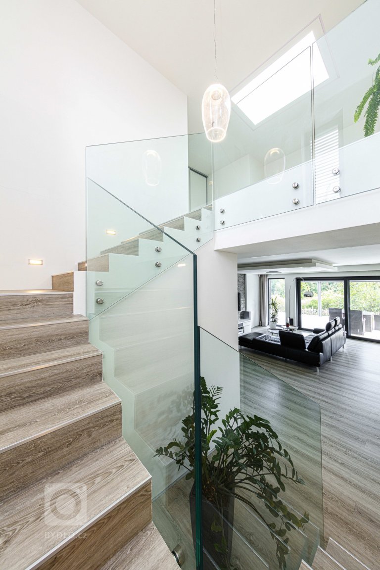 add picture to album