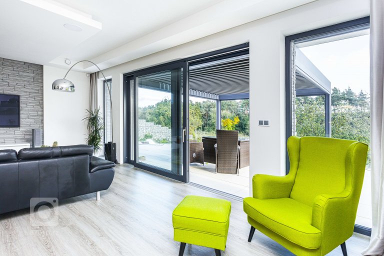 add picture to album