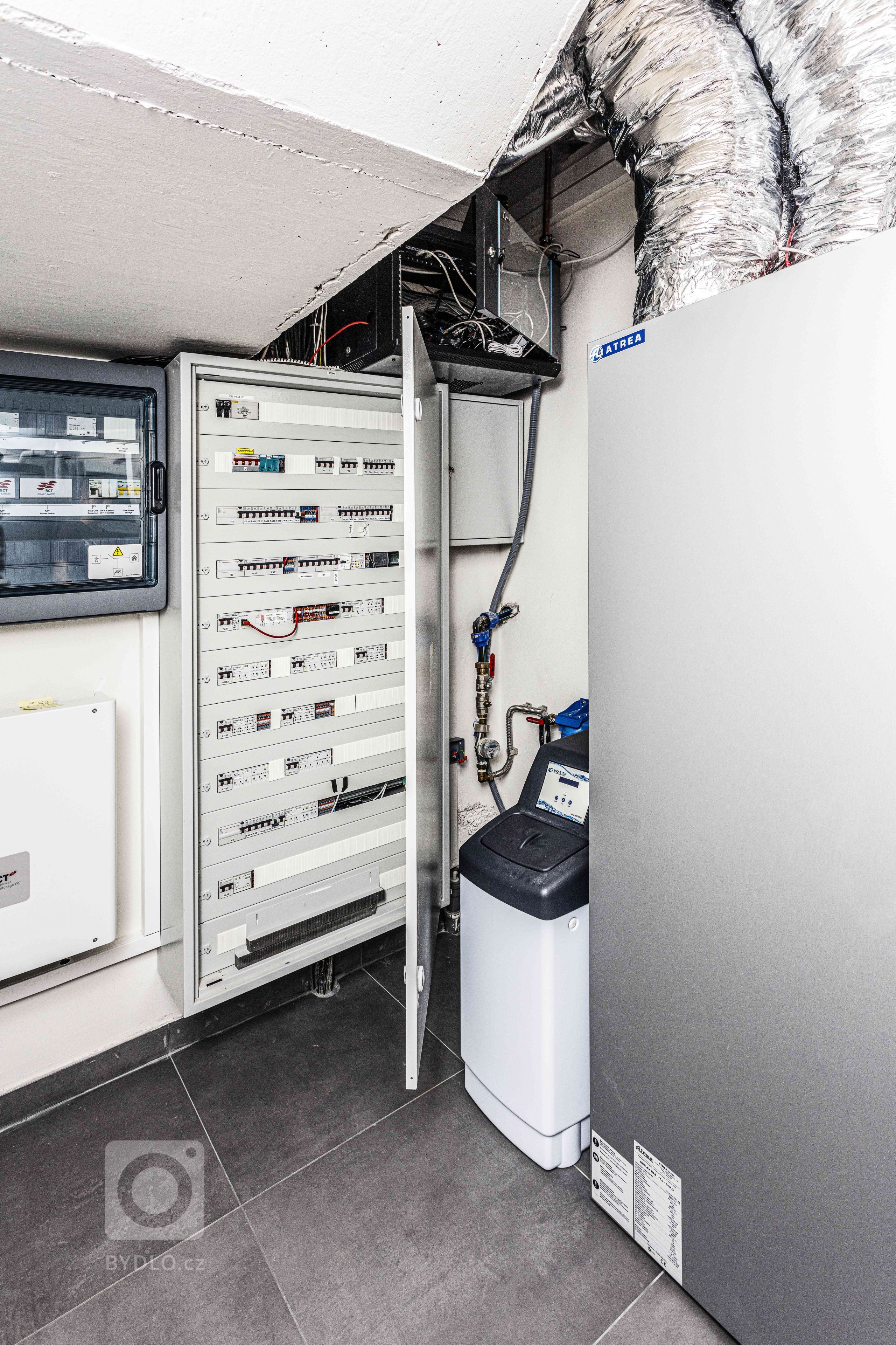 Pasivní Vila dům v Podolance je výsledkem&nbsp;dlouhodobé a pečlivé spolupráce&nbsp;náročného investora a našeho ateliéru. Výsledkem je&nbsp;maximálně…