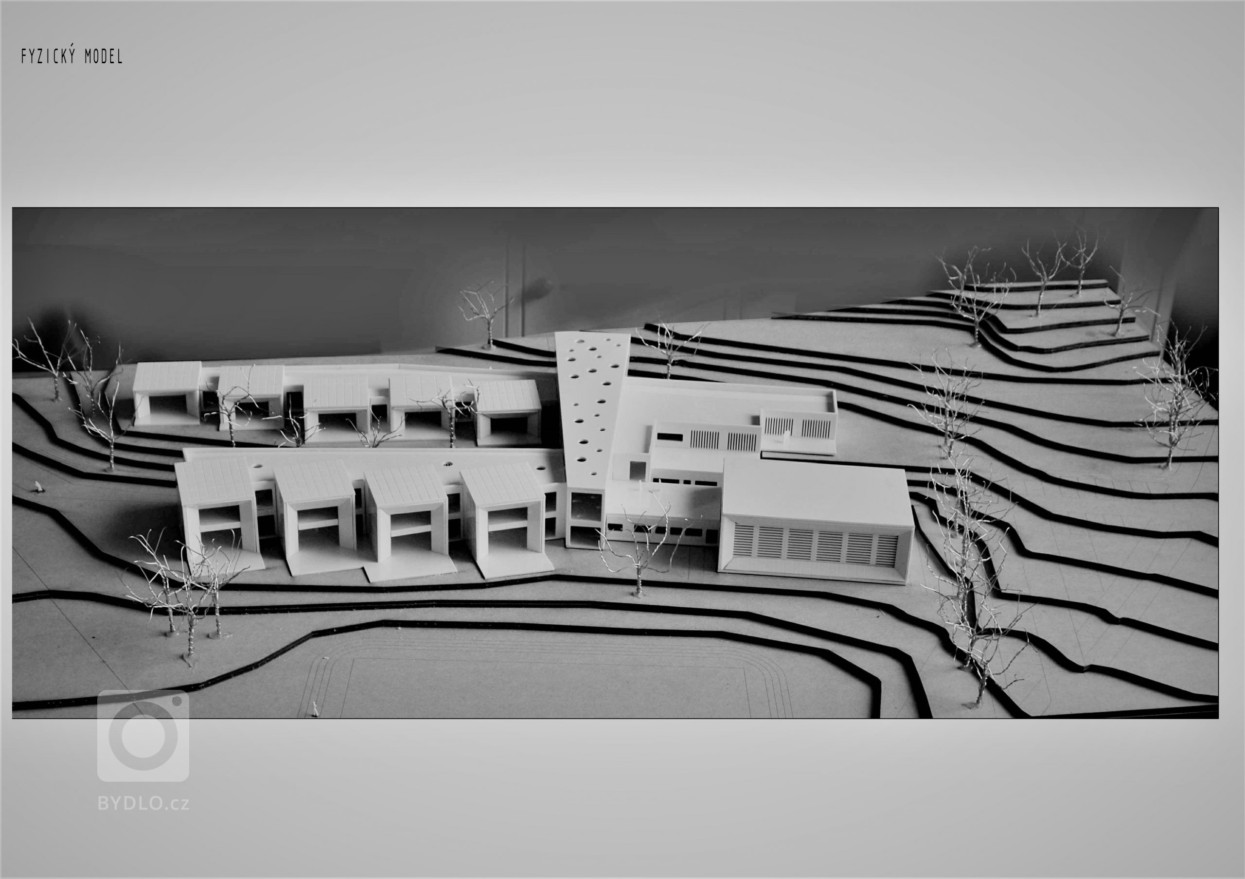 Studie novostavby Základní školy na Praze 4 - Modřany. Vytvoření příjemného prostoru s propojením s exteriérem.
