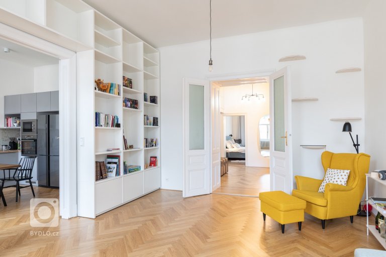 add picture to album