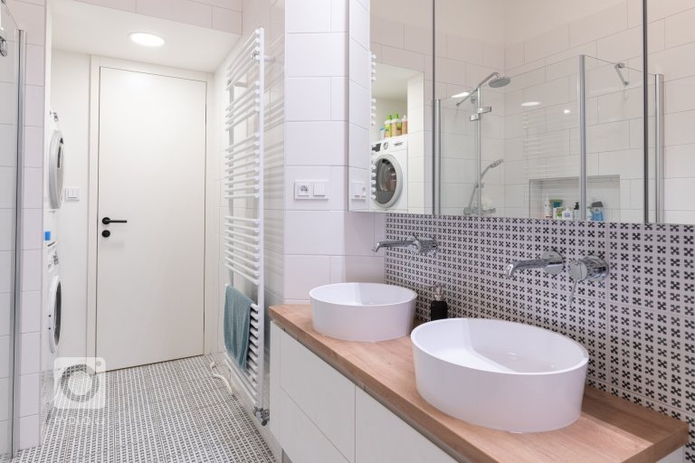 add picture to album