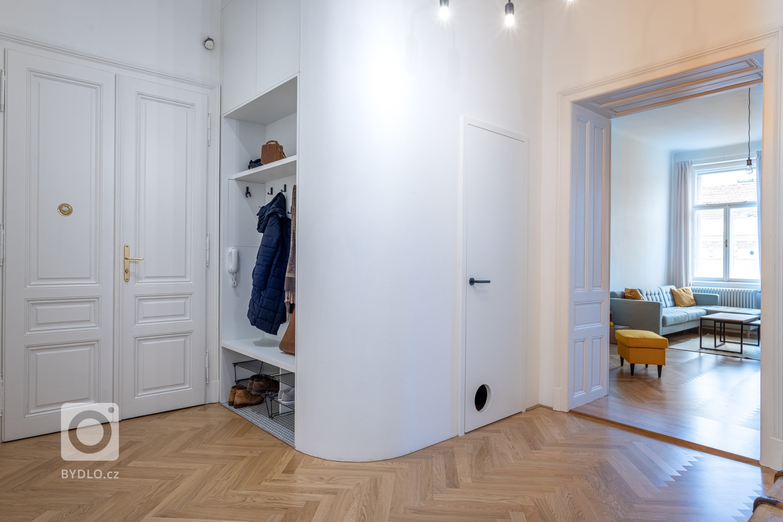 Vstupní chodba s úložným prostorem