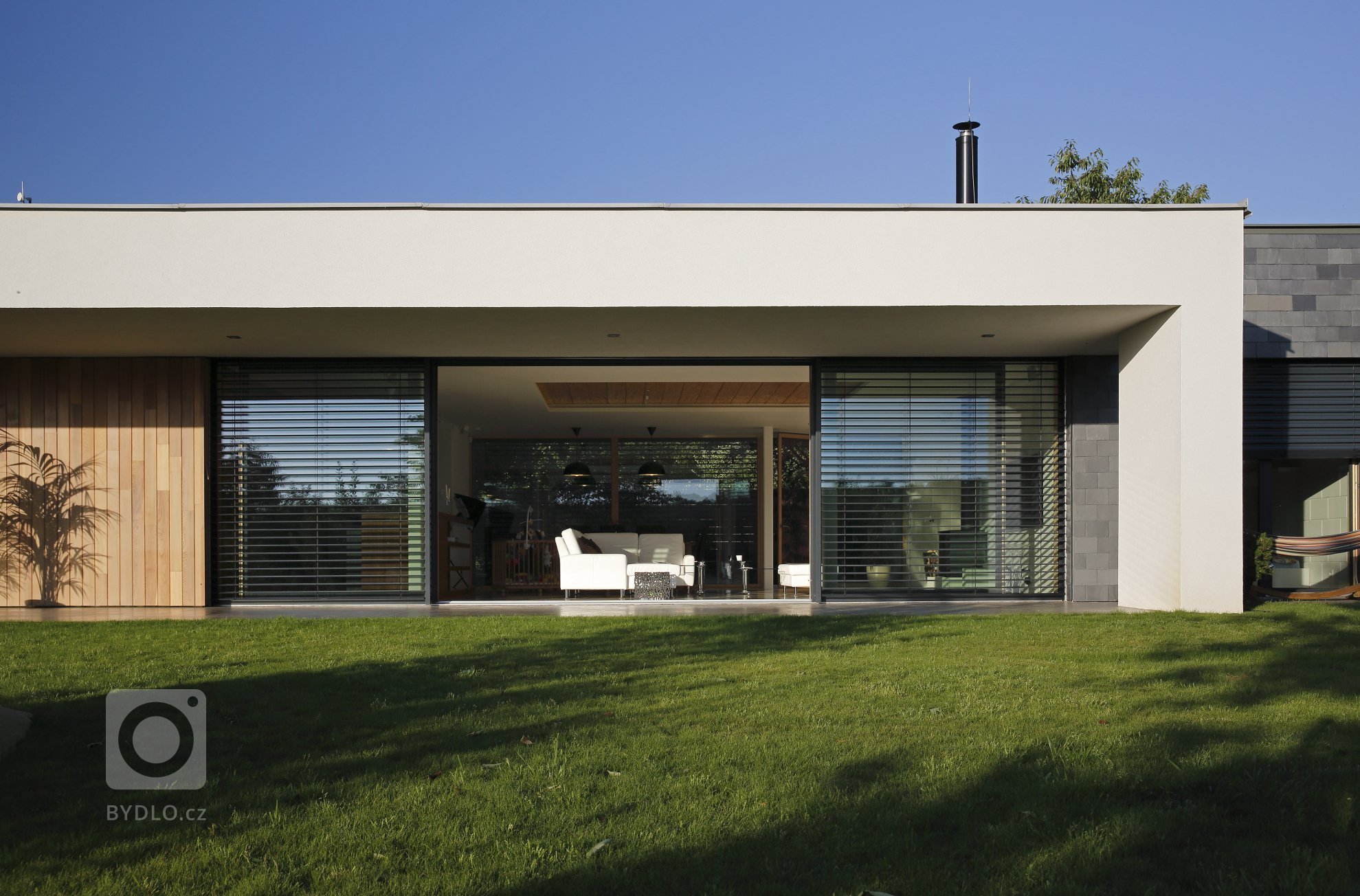 Osada Svatbín&hellip; krásné klidné místo, domy ukryté v zeleni starých zahrad. Dnes tady žije pár desítek obyvatel, je tu blízko do přírody a kousek do Prahy.…