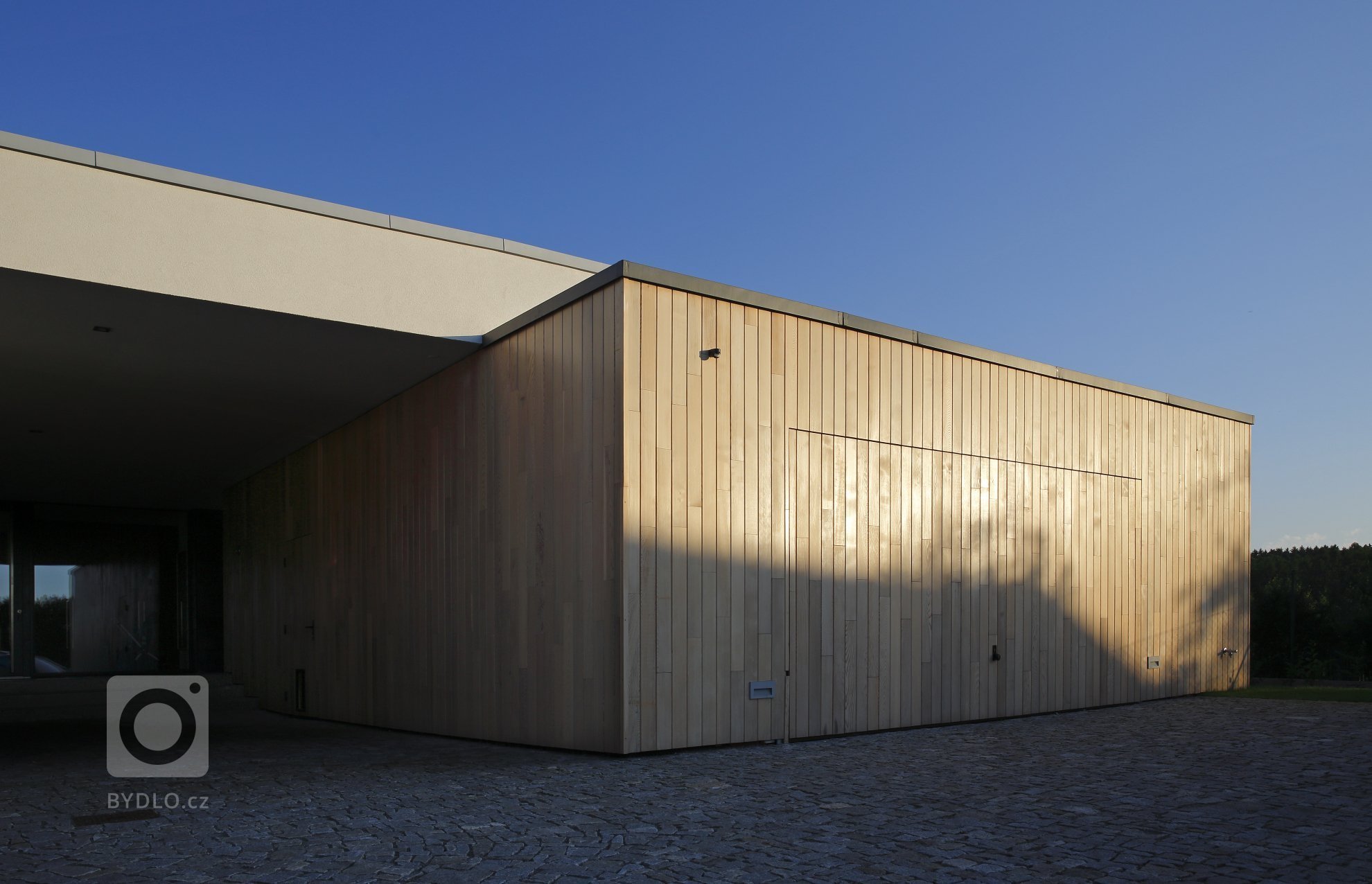 Osada Svatbín&hellip; krásné klidné místo, domy ukryté v zeleni starých zahrad. Dnes tady žije pár desítek obyvatel, je tu blízko do přírody a kousek do Prahy.…