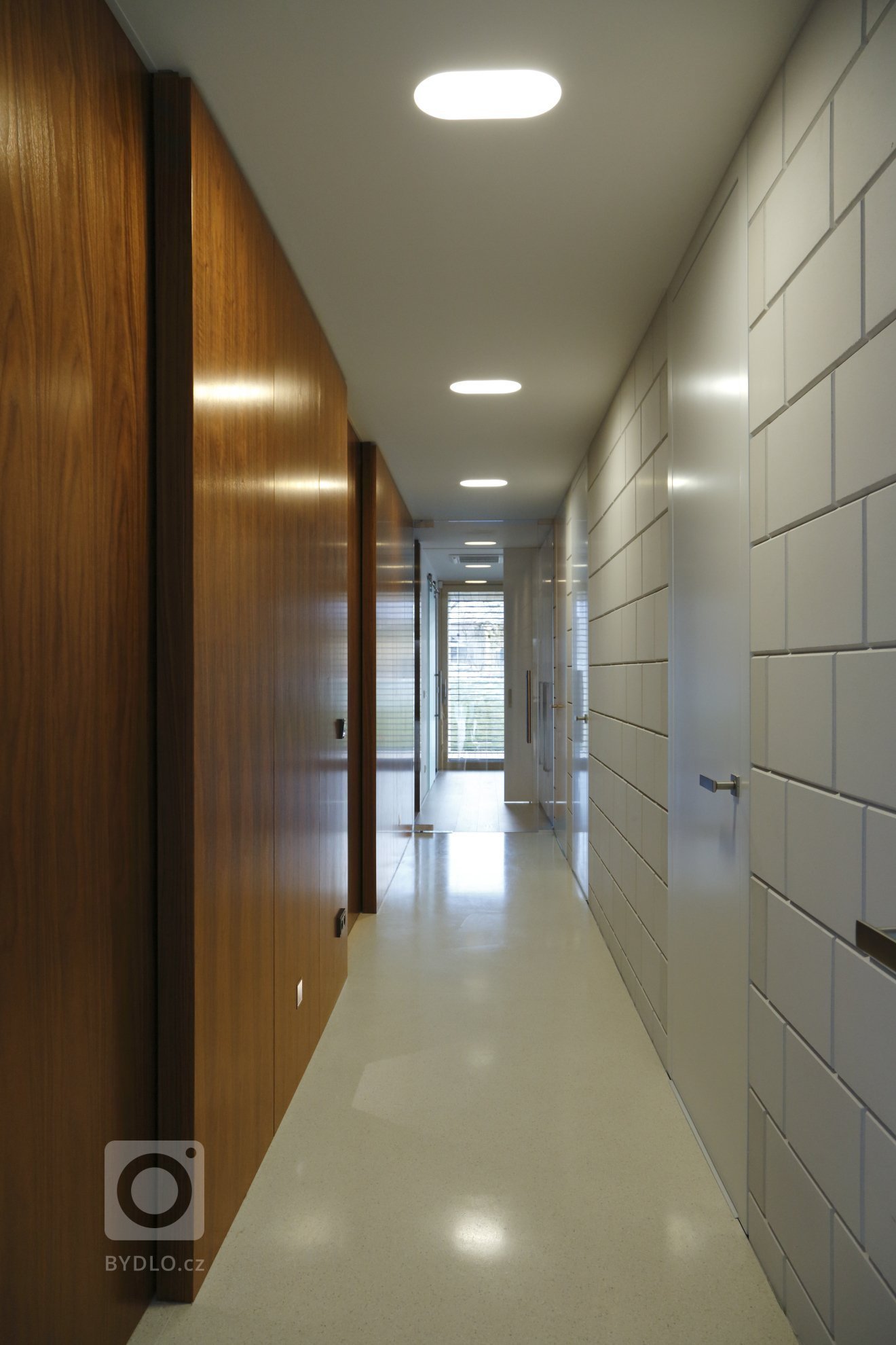 Osada Svatbín&hellip; krásné klidné místo, domy ukryté v zeleni starých zahrad. Dnes tady žije pár desítek obyvatel, je tu blízko do přírody a kousek do Prahy.…