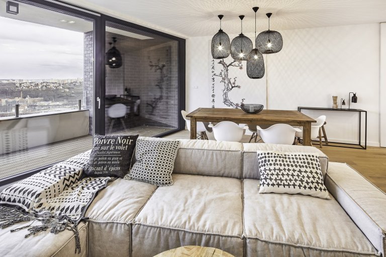 add picture to album