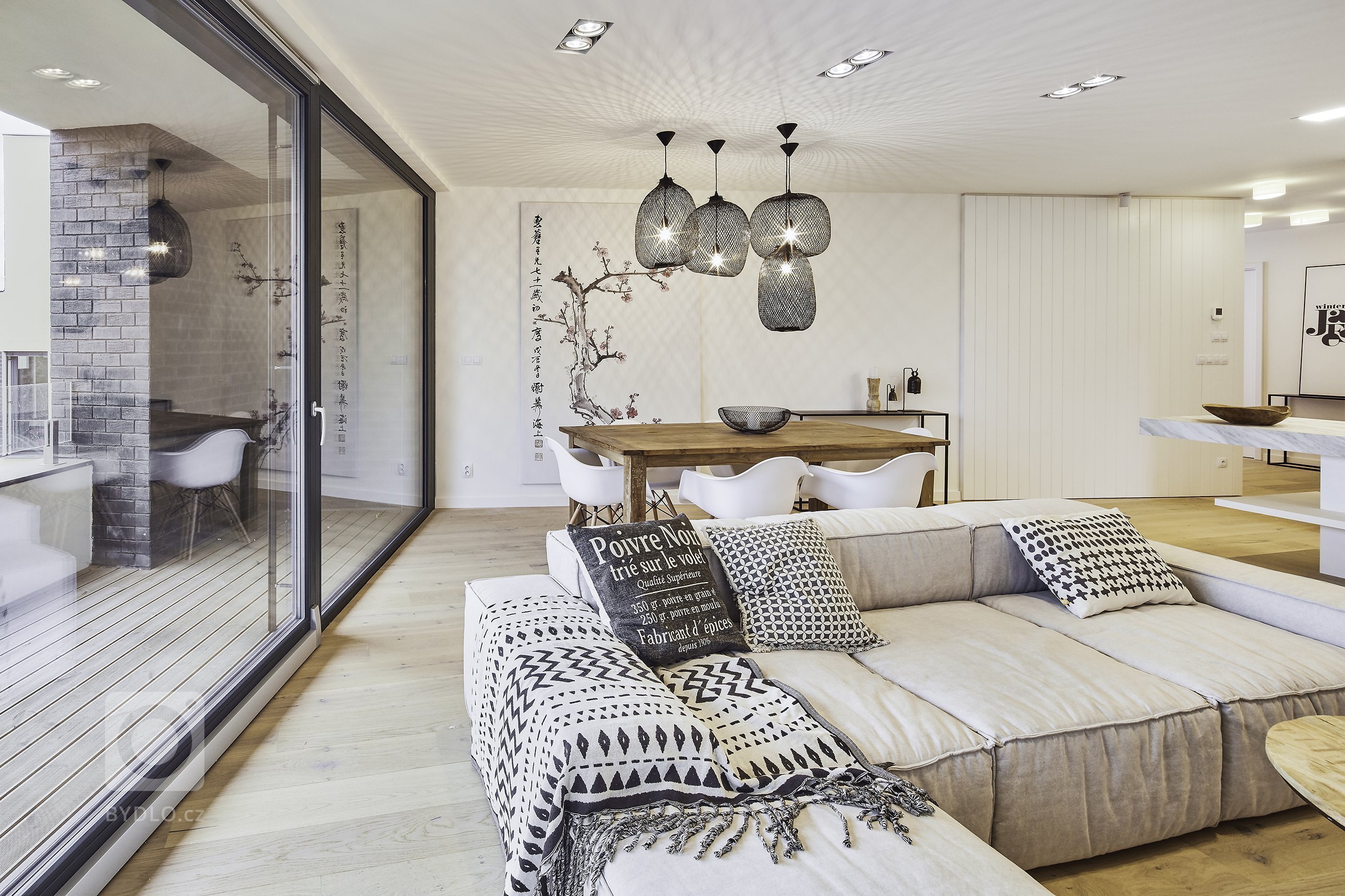 Byt v Barrandovských zahradách

Tentokrát šlo o to získat bydlení ve městě, co nejlepší možné místo. Takový byt, útočiště když chcete být chvilku sami nebo…