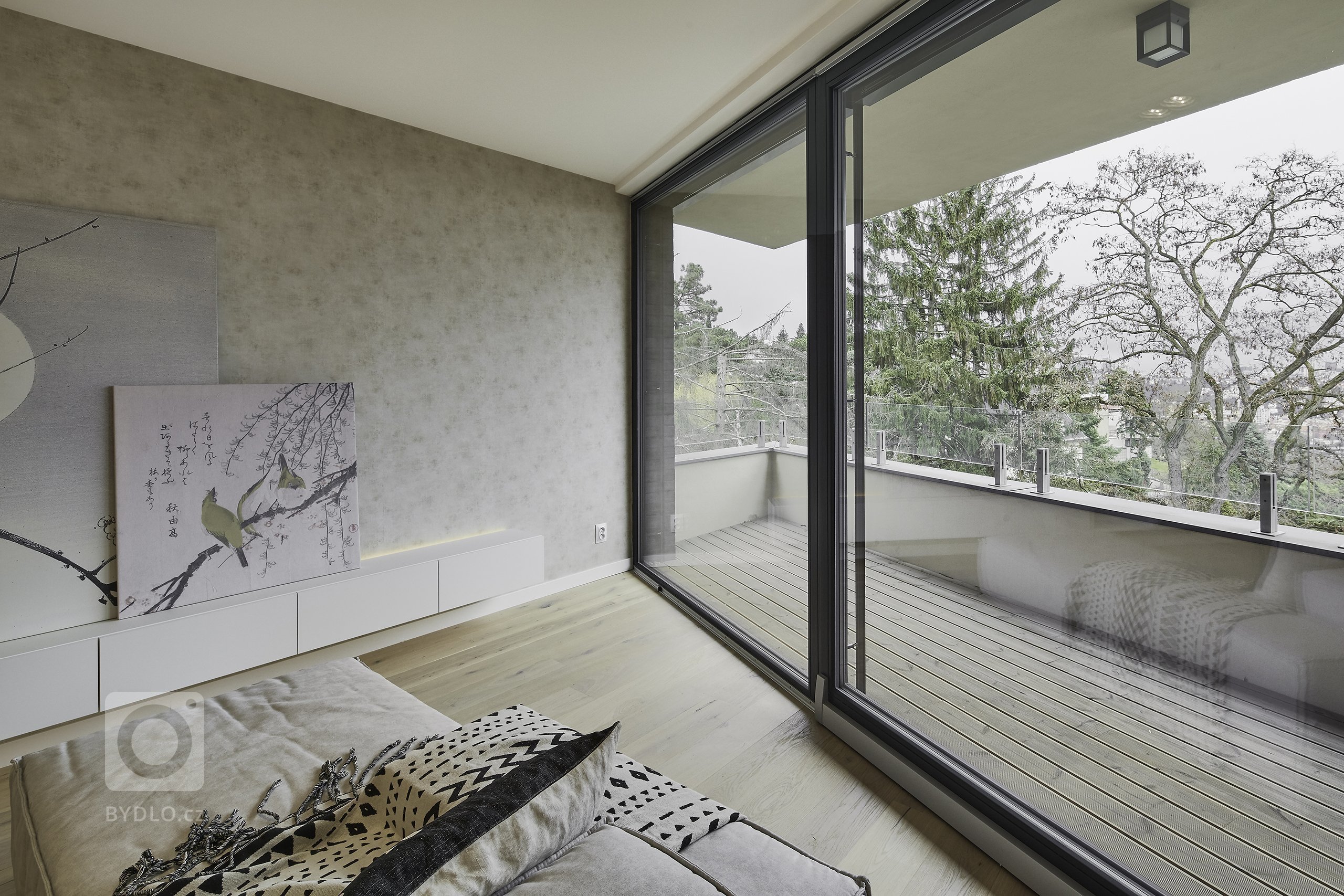 Byt v Barrandovských zahradách

Tentokrát šlo o to získat bydlení ve městě, co nejlepší možné místo. Takový byt, útočiště když chcete být chvilku sami nebo…