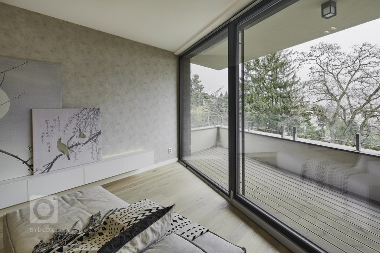 add picture to album