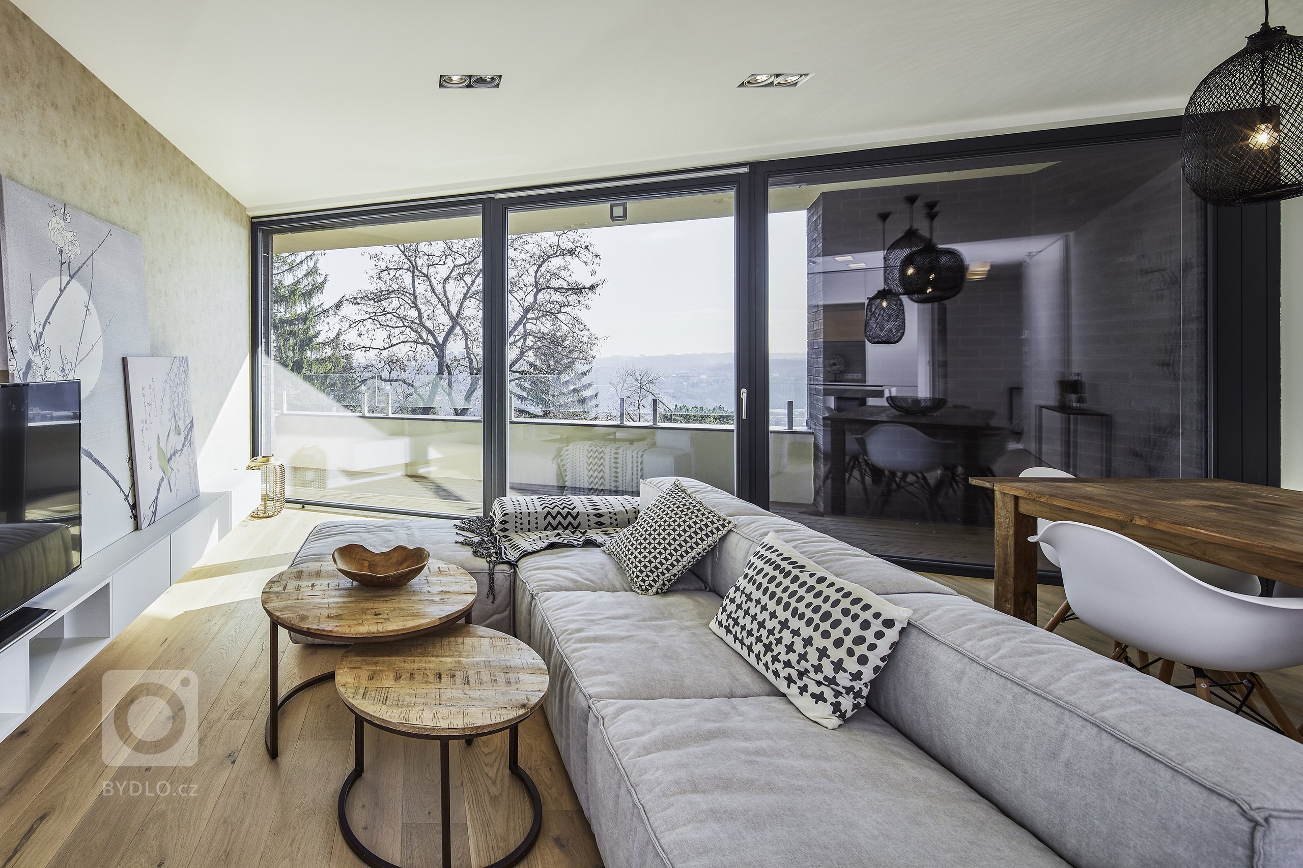 Byt v Barrandovských zahradách

Tentokrát šlo o to získat bydlení ve městě, co nejlepší možné místo. Takový byt, útočiště když chcete být chvilku sami nebo…