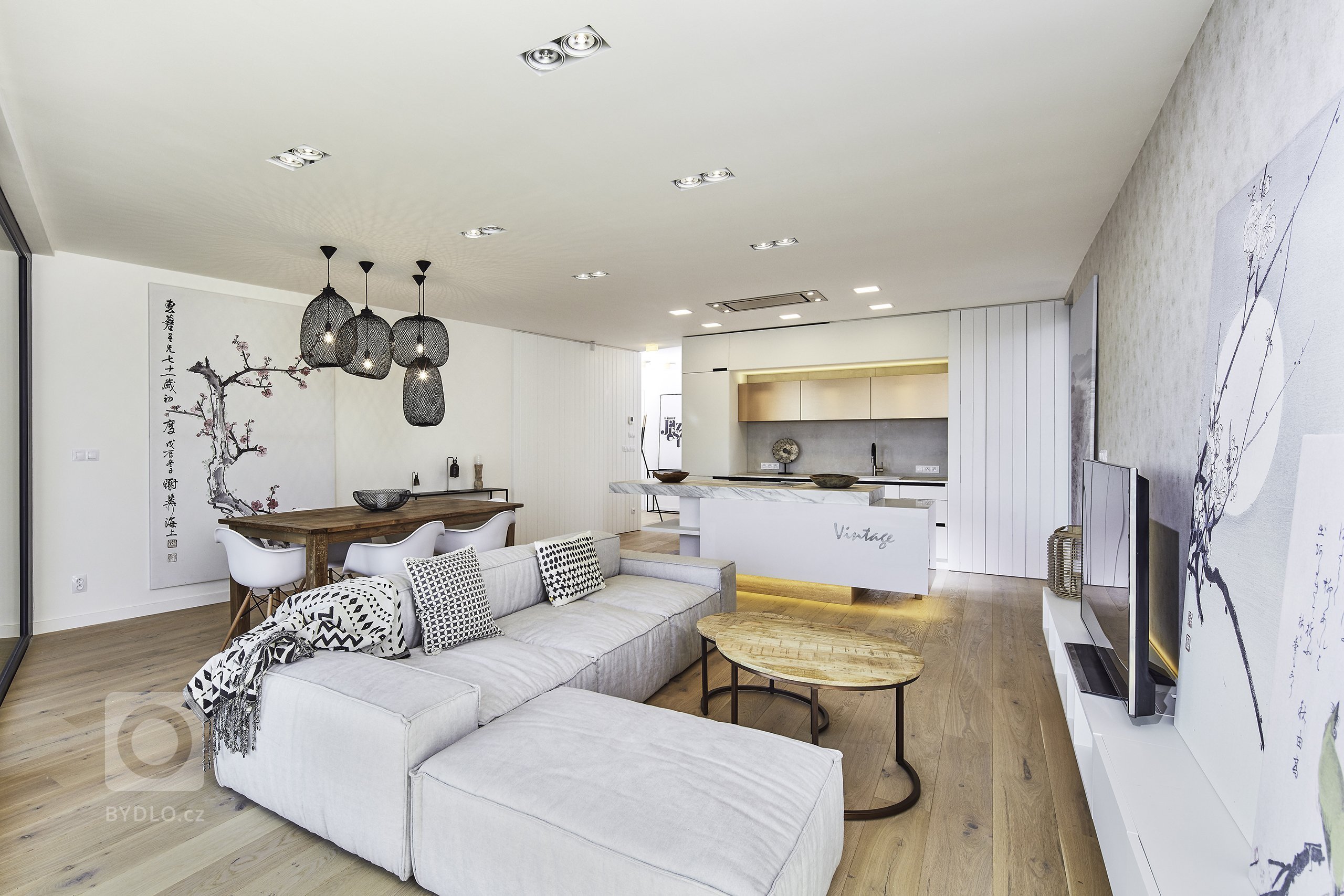 Byt v Barrandovských zahradách

Tentokrát šlo o to získat bydlení ve městě, co nejlepší možné místo. Takový byt, útočiště když chcete být chvilku sami nebo…