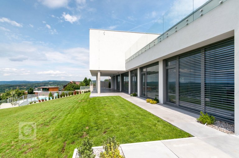 add picture to album