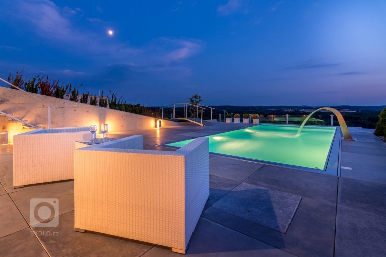 add picture to album