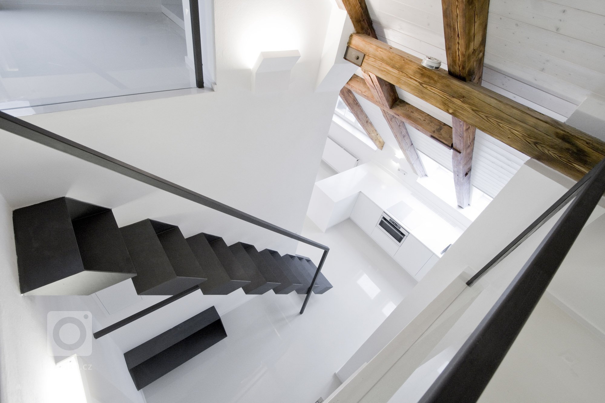 PŮVODNÍ STAV
Jedná se o&nbsp;nájemní vilu z&nbsp;roku 1910. Vila má 3 nadzemní podlaží, jedno podzemní, které je možné díky svažitému terénu plnohodnotně…