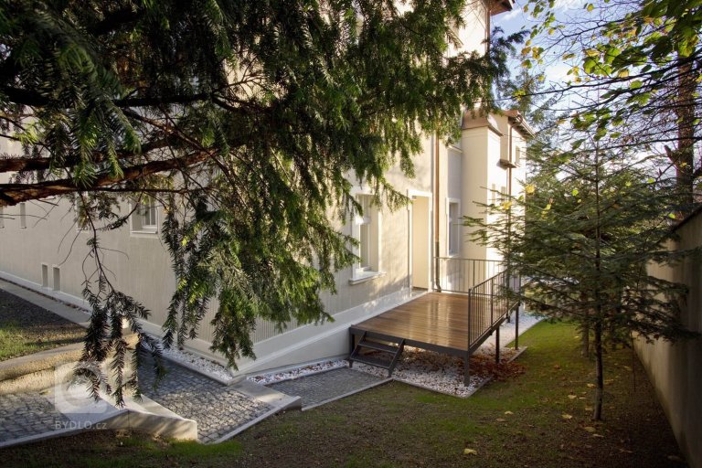 add picture to album