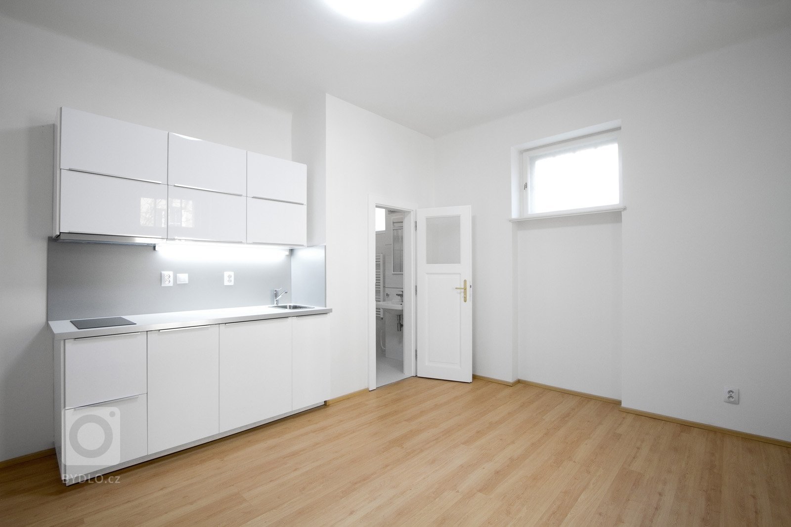 PŮVODNÍ STAV
Jedná se o&nbsp;nájemní vilu z&nbsp;roku 1910. Vila má 3 nadzemní podlaží, jedno podzemní, které je možné díky svažitému terénu plnohodnotně…