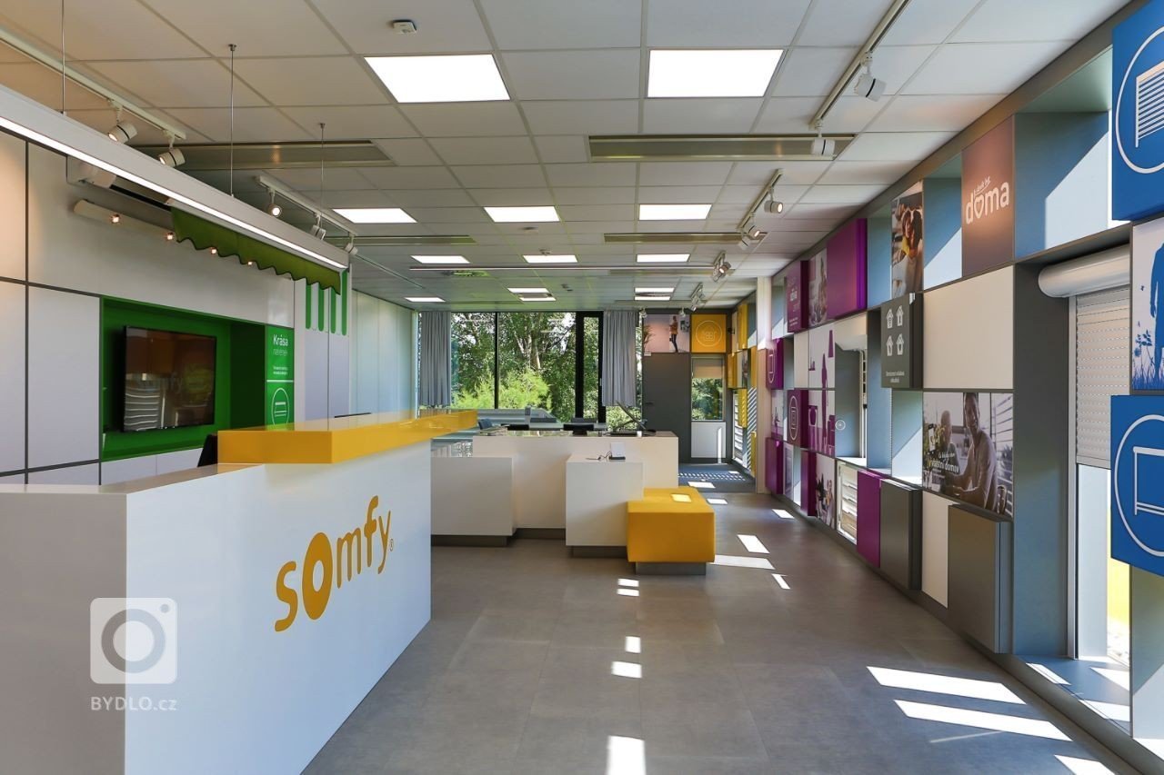 Interiér nového showroomu firmy Somfy.
