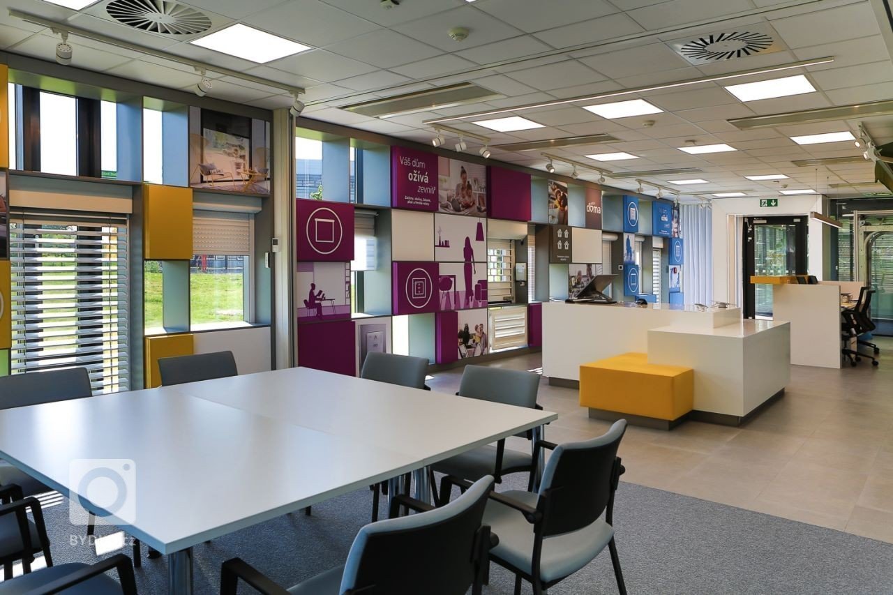 Interiér nového showroomu firmy Somfy.
