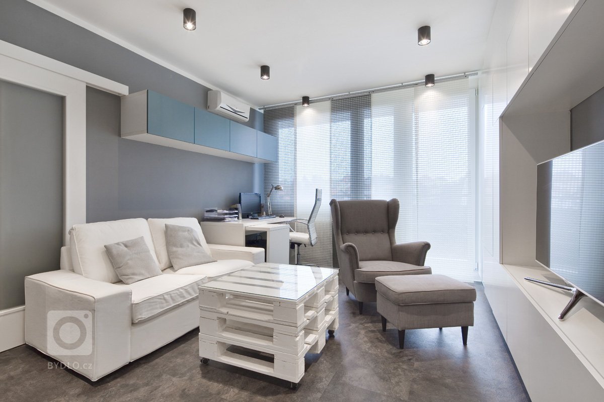 Kompletní rekonstrukce bytu 2+1 o ploše 37m2.

Dispozice zůstala původní; jedním z&nbsp;důvodů byla cena, jelikož všechny příčky jsou panelové a jejich změna…