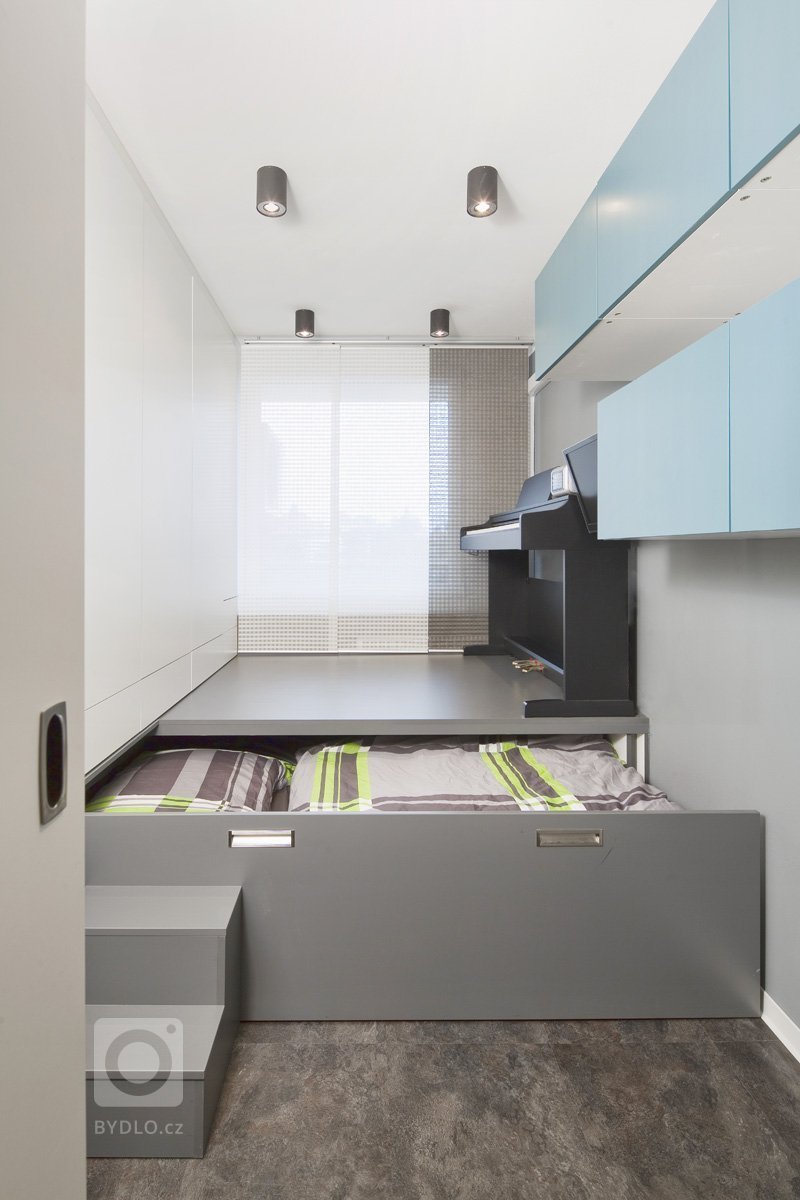 Kompletní rekonstrukce bytu 2+1 o ploše 37m2.

Dispozice zůstala původní; jedním z&nbsp;důvodů byla cena, jelikož všechny příčky jsou panelové a jejich změna…