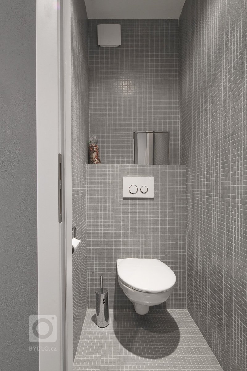 Kompletní rekonstrukce bytu 2+1 o ploše 37m2.

Dispozice zůstala původní; jedním z&nbsp;důvodů byla cena, jelikož všechny příčky jsou panelové a jejich změna…