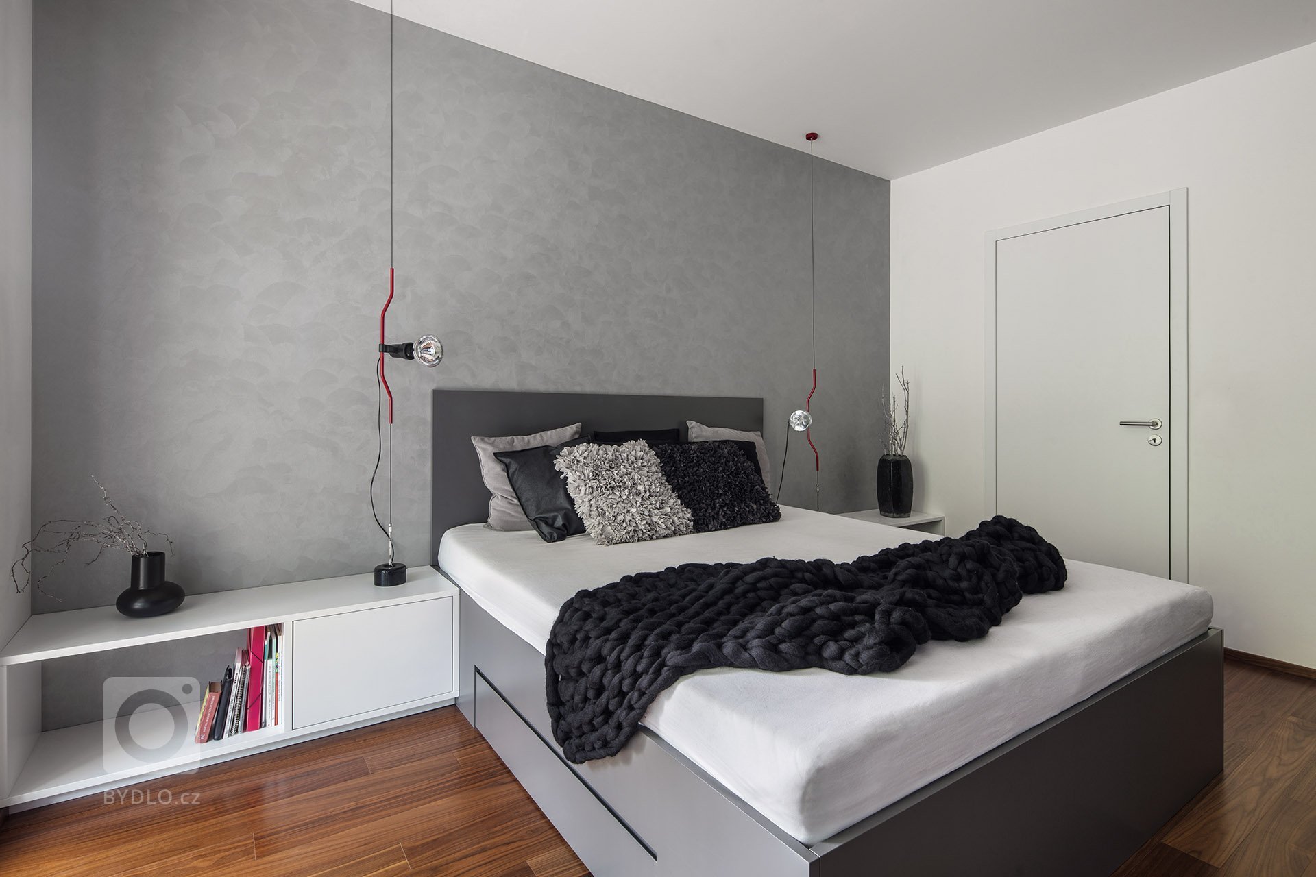 Jedná se o realizaci bytu v developerském projektu.&nbsp;Klienti nás bohužel oslovili už pozdě, tudíž nebylo možné dělat žádné klientské změny. Naštěstí…