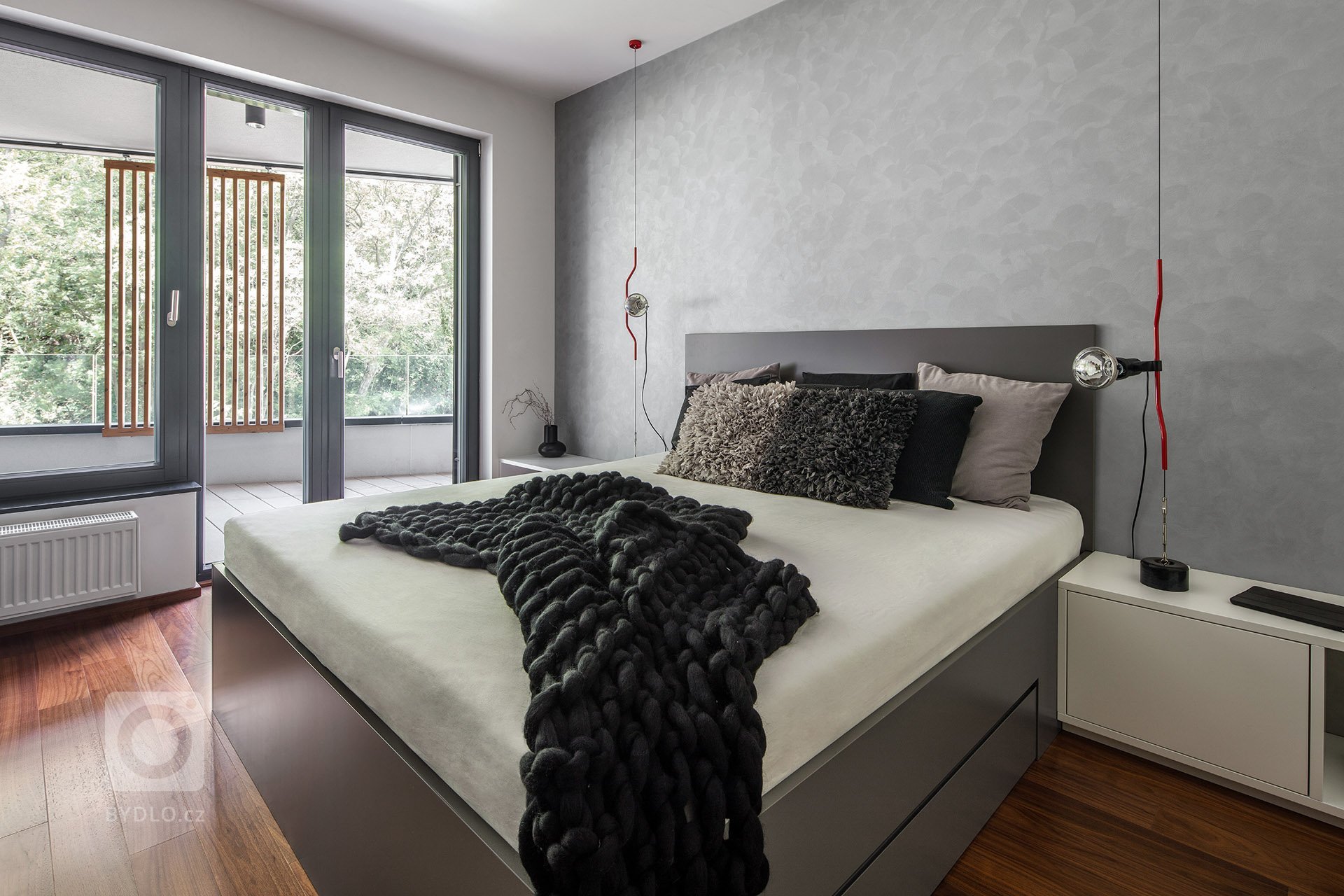 Jedná se o realizaci bytu v developerském projektu.&nbsp;Klienti nás bohužel oslovili už pozdě, tudíž nebylo možné dělat žádné klientské změny. Naštěstí…