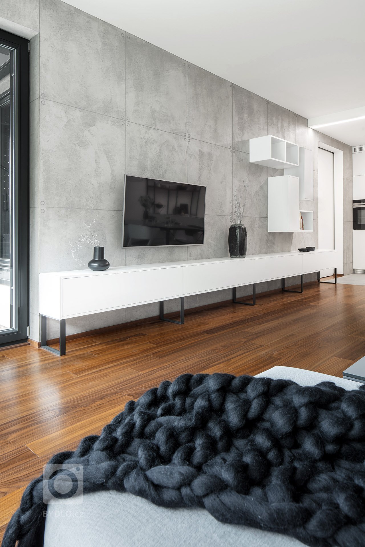 Jedná se o realizaci bytu v developerském projektu.&nbsp;Klienti nás bohužel oslovili už pozdě, tudíž nebylo možné dělat žádné klientské změny. Naštěstí…