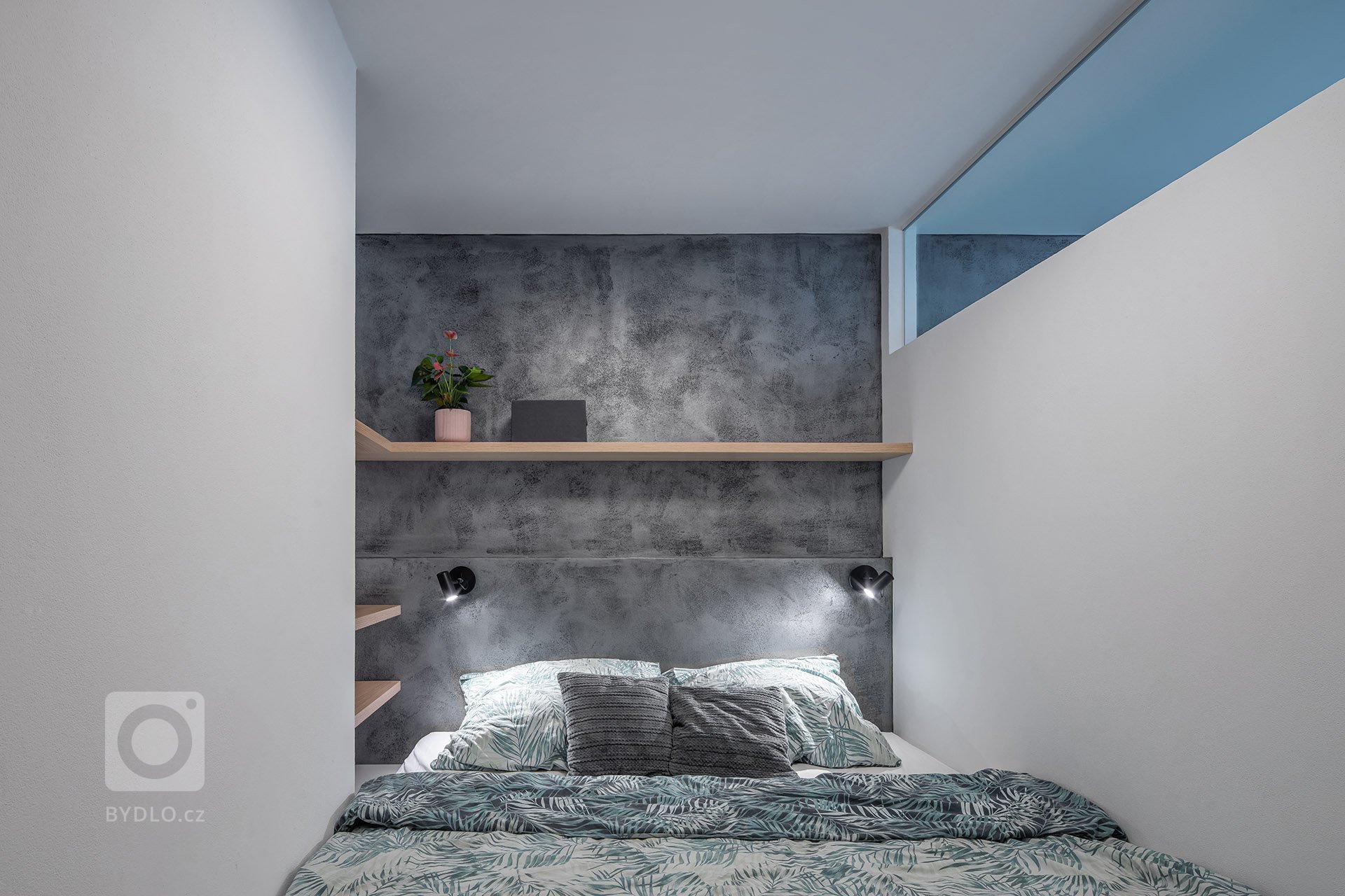 Jedná se o kompletní rekonstrukci malého panelového bytu, původně s dispozicí 1+1 s malou průchozí koupelnou. Jelikož byly veškeré vnitřní konstrukce tvořeny…