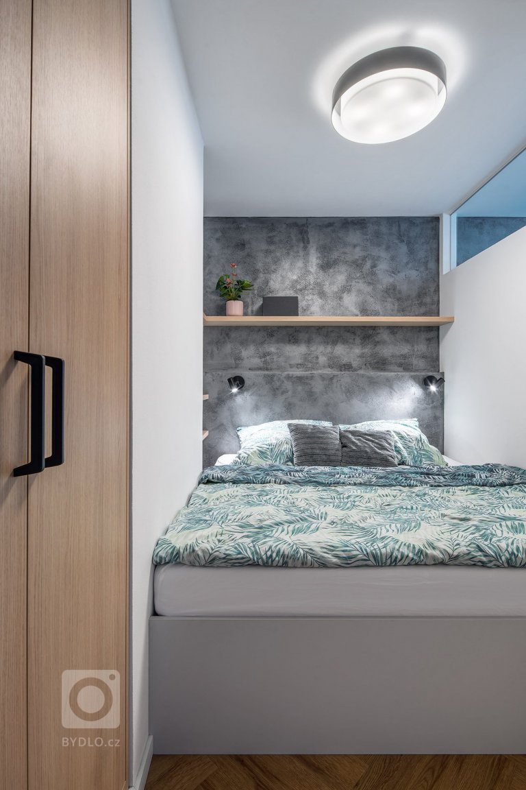 add picture to album