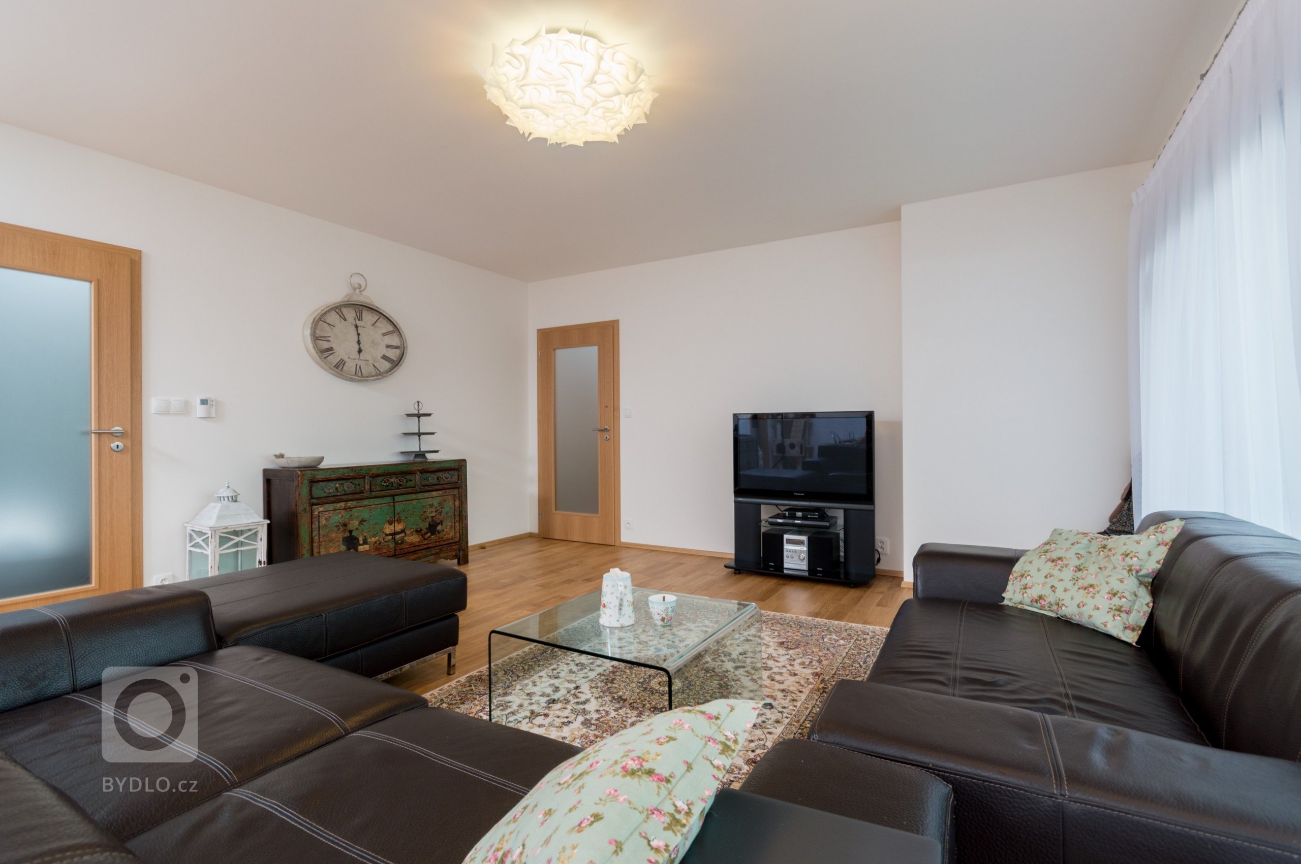 Moderní přízemní bungalov Perseus 120 má zcela&nbsp;netradiční architekturu. Tento dům osloví toho, kdo chce být výjimečný. Přízemní&nbsp;bungalov&nbsp;Perseus…