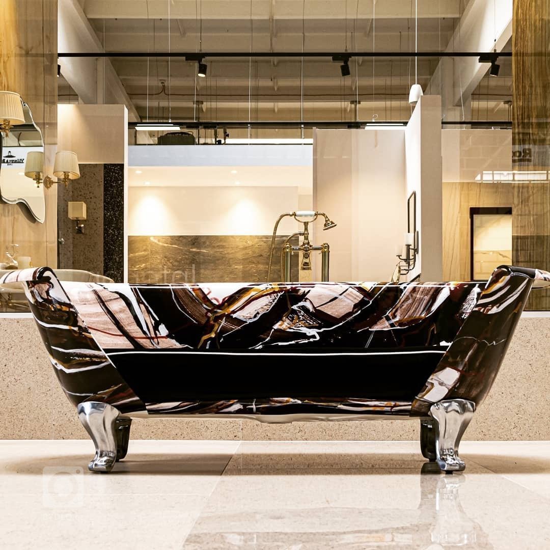 Jsou lidé, kteří vidí krásu všude a ve všem. Ti šikovnější a kreativnější ji umí zvýraznit a ukázat její mnohotvárnost. A dokonce i "obyčejnou" vanu…