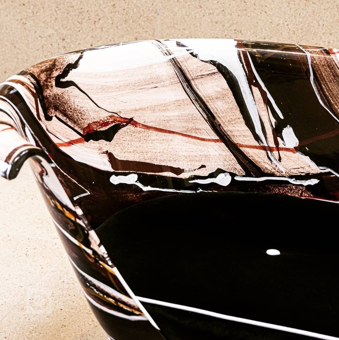 Jsou lidé, kteří vidí krásu všude a ve všem. Ti šikovnější a kreativnější ji umí zvýraznit a ukázat její mnohotvárnost. A dokonce i "obyčejnou" vanu…