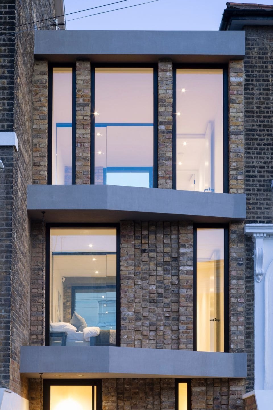 Jedinečný dům vyplnil proluku širokou pouhých 3,35 metrů