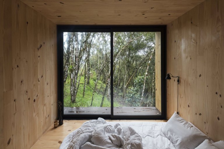 Minimalistická chata v lese