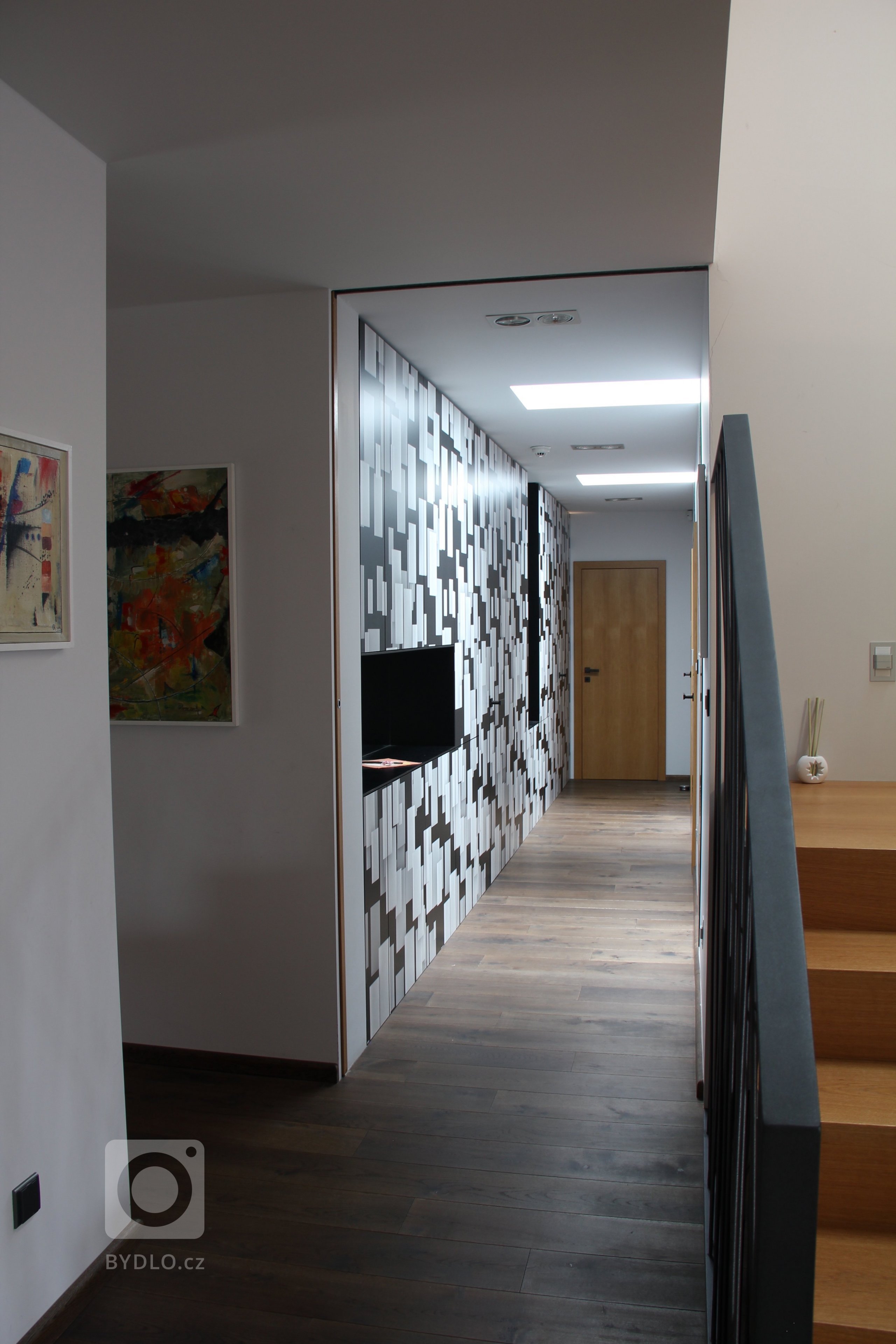 Klient oslovil naši firmu a požadoval vytvoření studie celého interiéru domu, kdy můžeme při tvorbě studie ještě dispozičně měnit projekt. Studie interiéru…