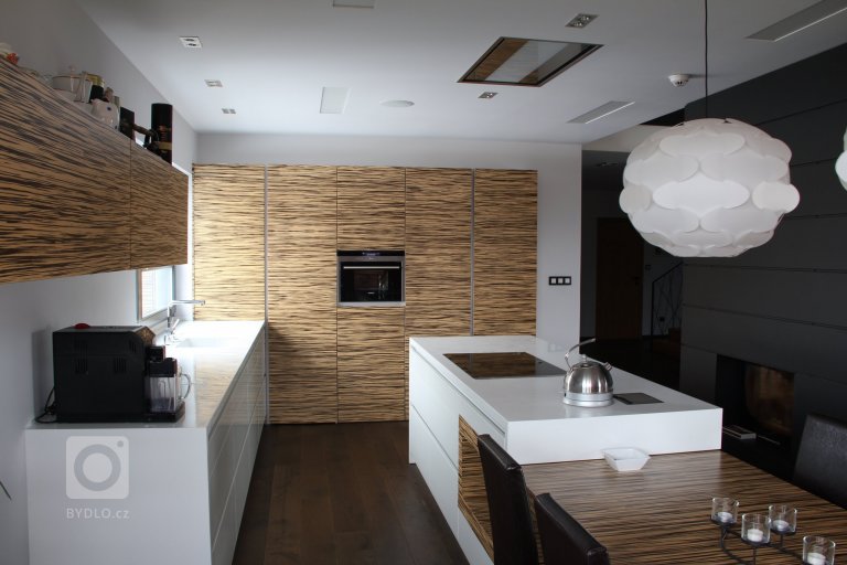 add picture to album